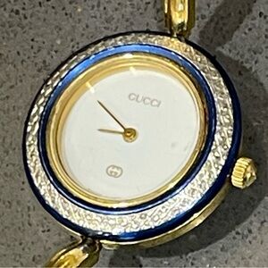 Vintage diamond cut blue metal Gucci bezel for ladies bangle watch gold